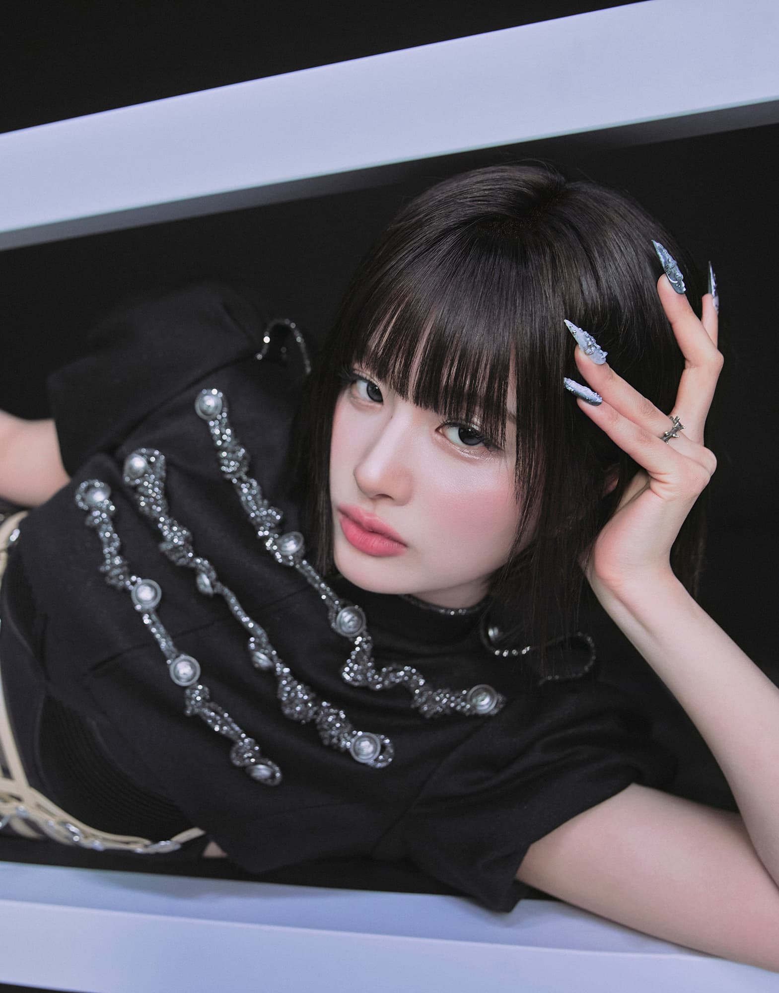SULLYOON (설윤) official profile